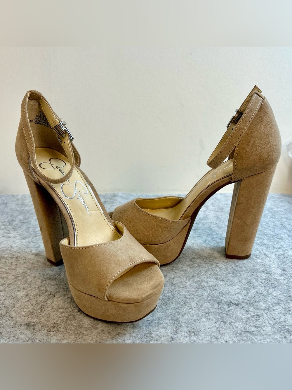 Jessica Simpson Palyn Beige Platform Heel Womens Shoes / Size 5
